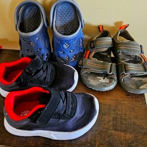 3pairs of toddler shoes